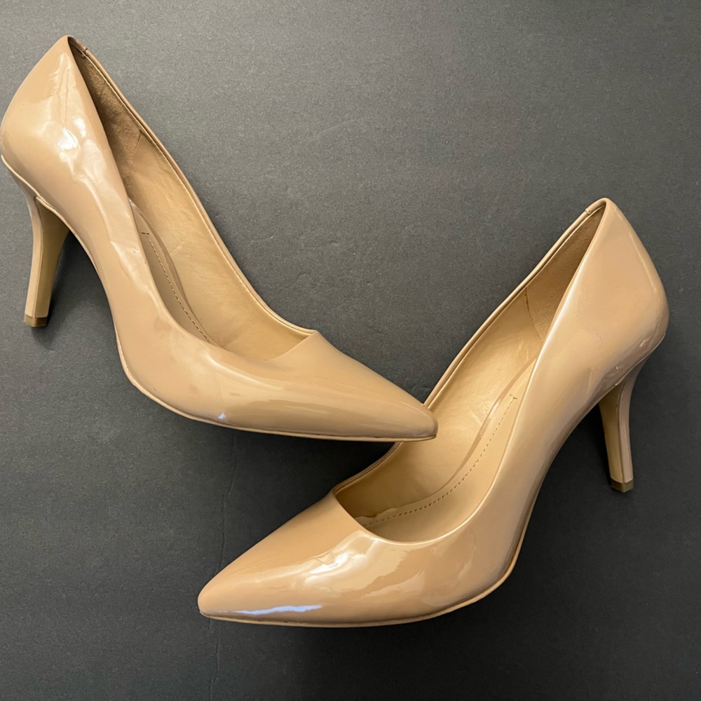 BCBG Nude Patent Heels Women’s 10M